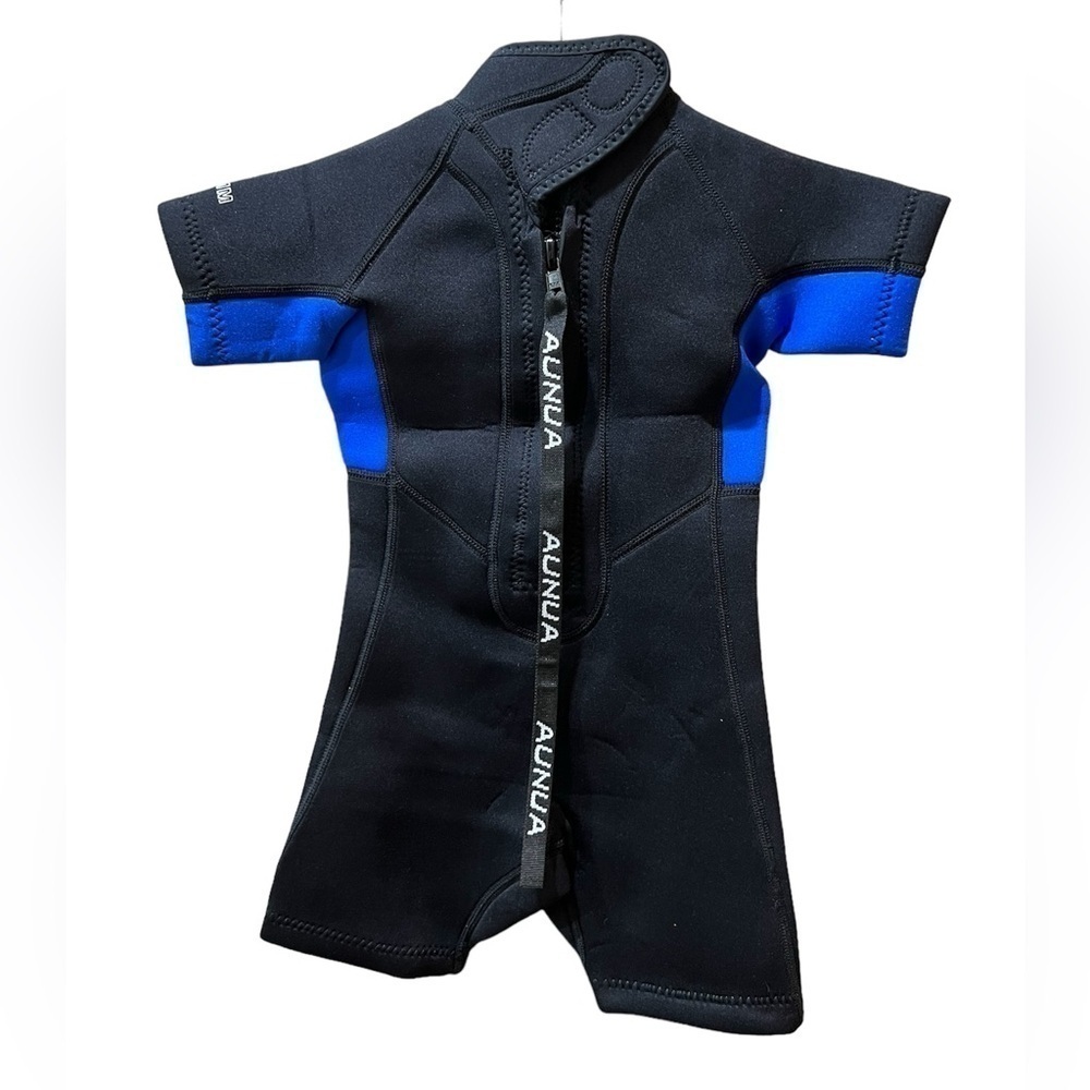 Aunua little boys short wetsuit in size 4 - Picture 2 of 7